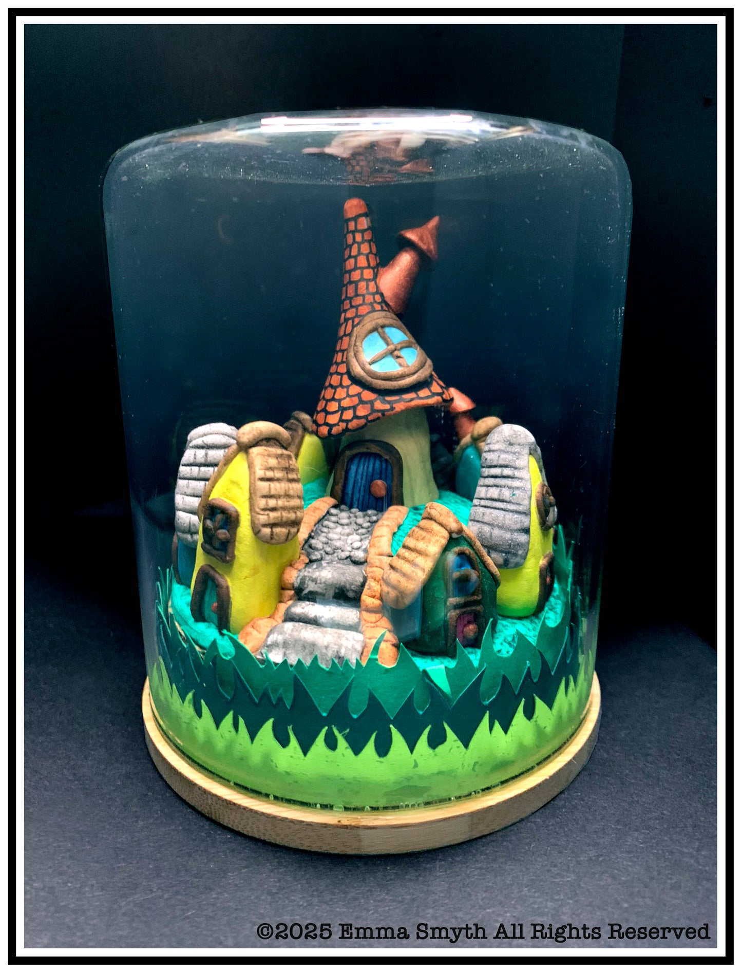 The Village Green Mini Sculpture 13 x 10.5 x 10.5cm